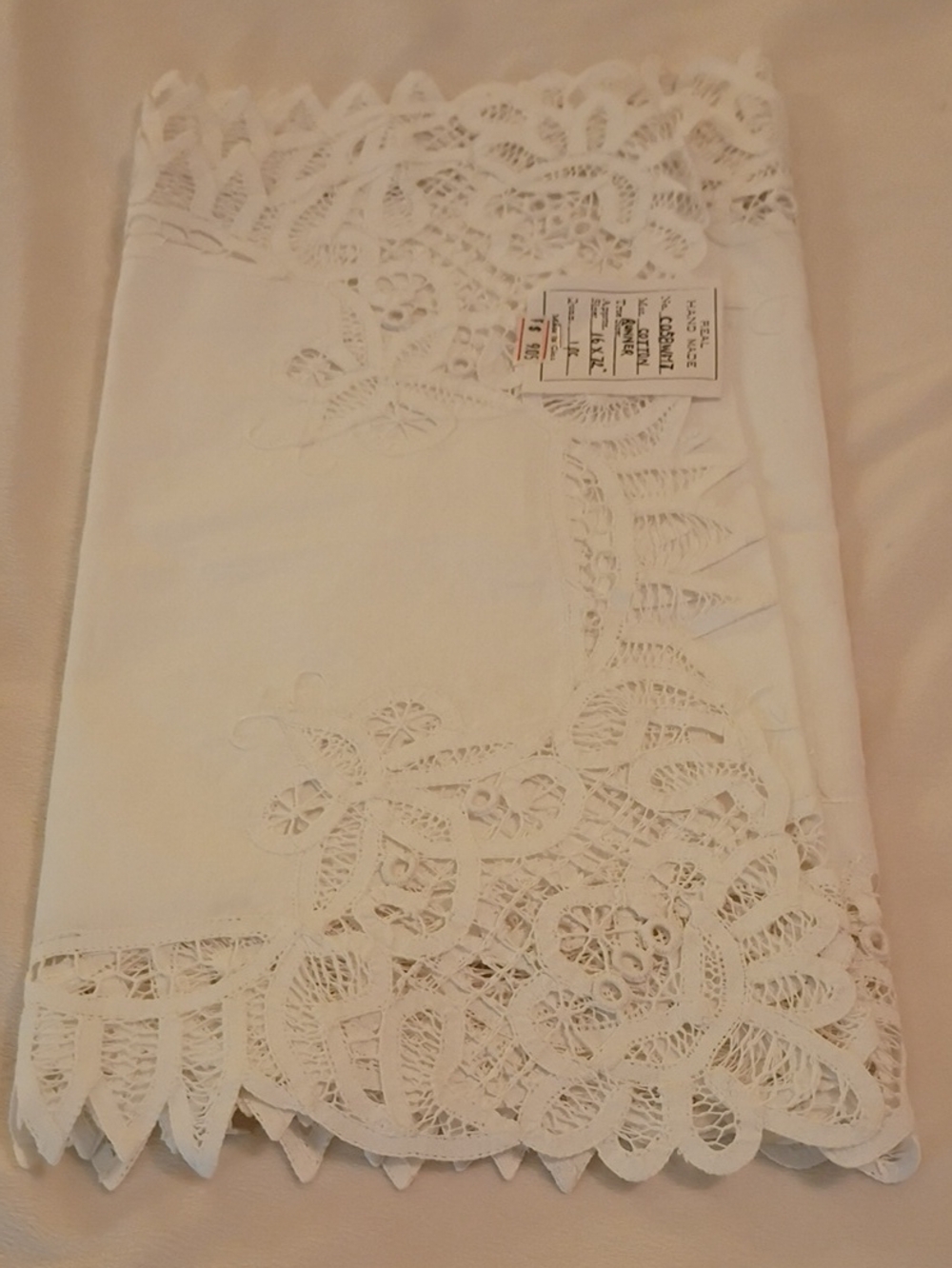 Vintage White Lace-Trim Table Linen - Elegant Decorative Runner 16x72 Inches